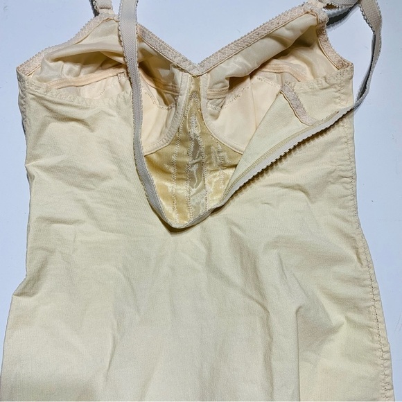 VINTAGE shape wear bodysuit wit cup size C 34 - Picture 7 of 7